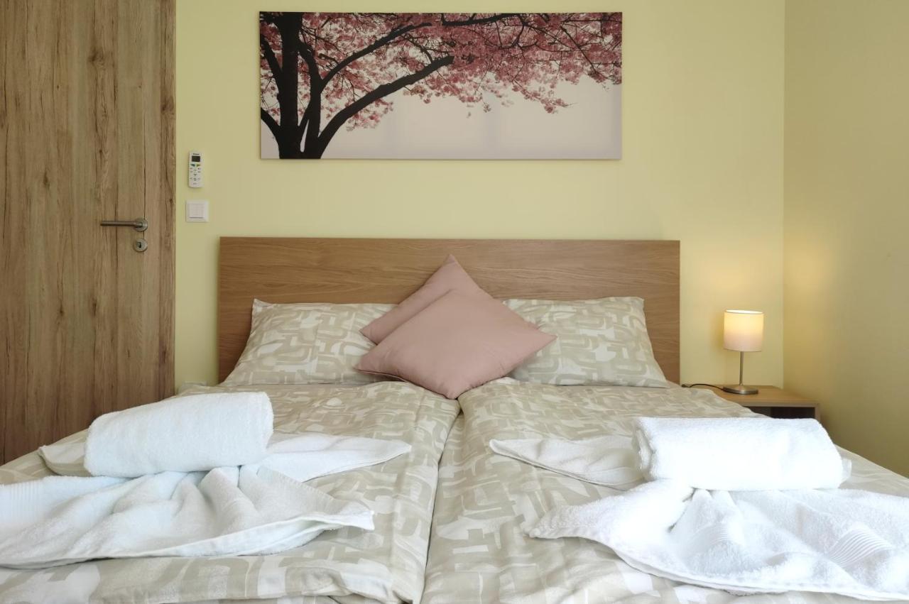 Fecskefészek Apartman Keszthely Esterno foto